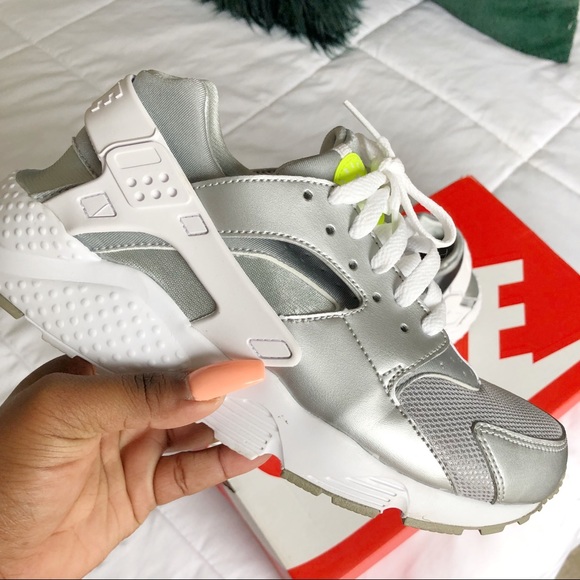 air huarache 5.5 kids silver